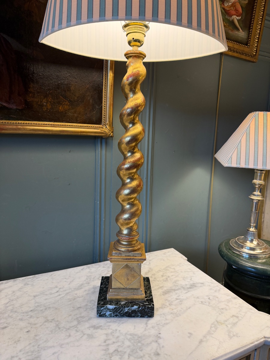 Grande lampe en bois doré torsadé, Hauteur 84 cm-photo-1