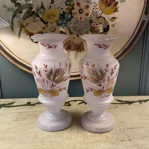 Paire De Vases En Opaline émaillés