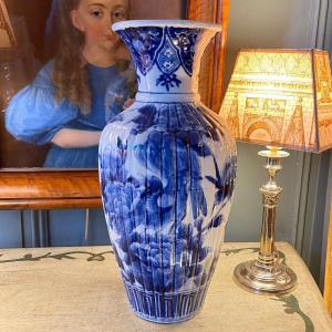 Grand Vase Décoratif En Faïence Blanc Et Bleu