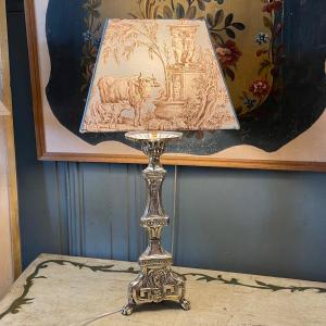 Lampe En Laiton Repoussé Argenté, Hauteur 63 cm