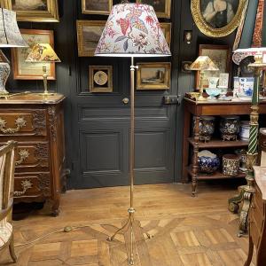 Lampadaire tripode pattes de biche en bronze, Maison Jansen, Hauteur réglable.