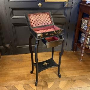 Travailleuse en Laque et bois noirci, époque Napoléon III