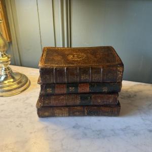 Boite en faux livres