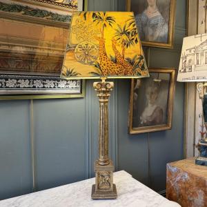 Grande lampe en bois patiné doré, Hauteur 80 cm