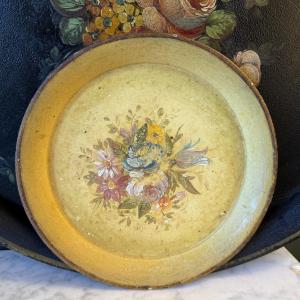 Petit plateau en tôle peinte, diamètre 25 cm
