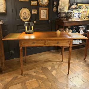 Bureau plat de style Louis XVI