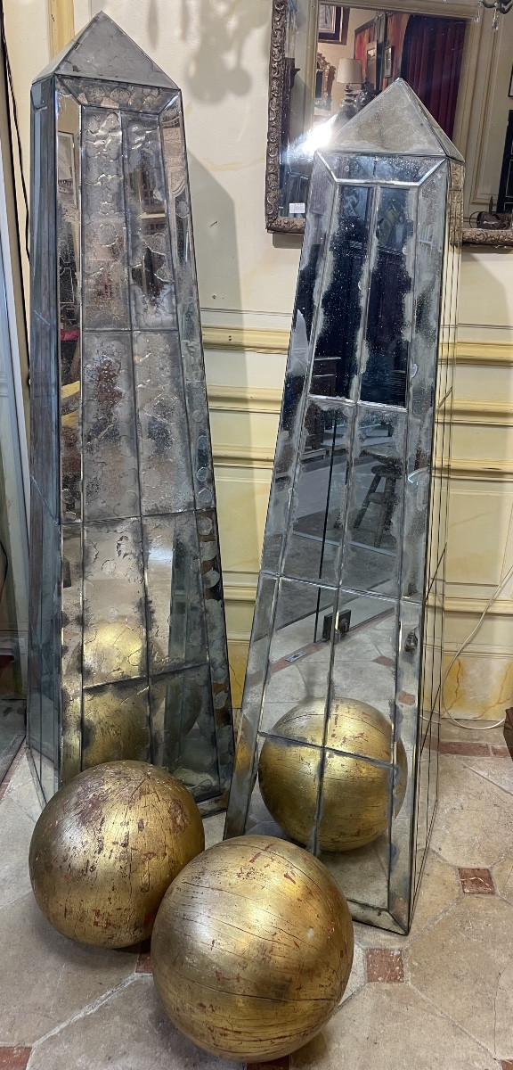 Obélisques en miroirs au mercure 