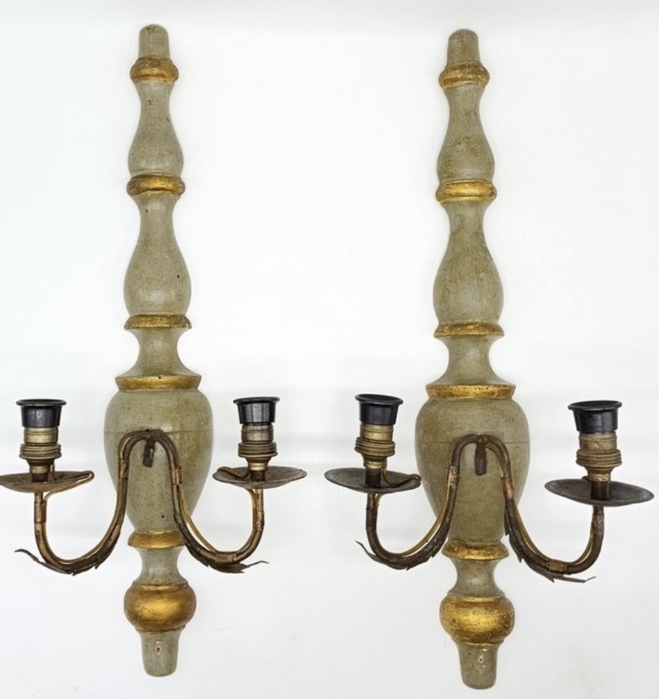 Appliques murales peintes 