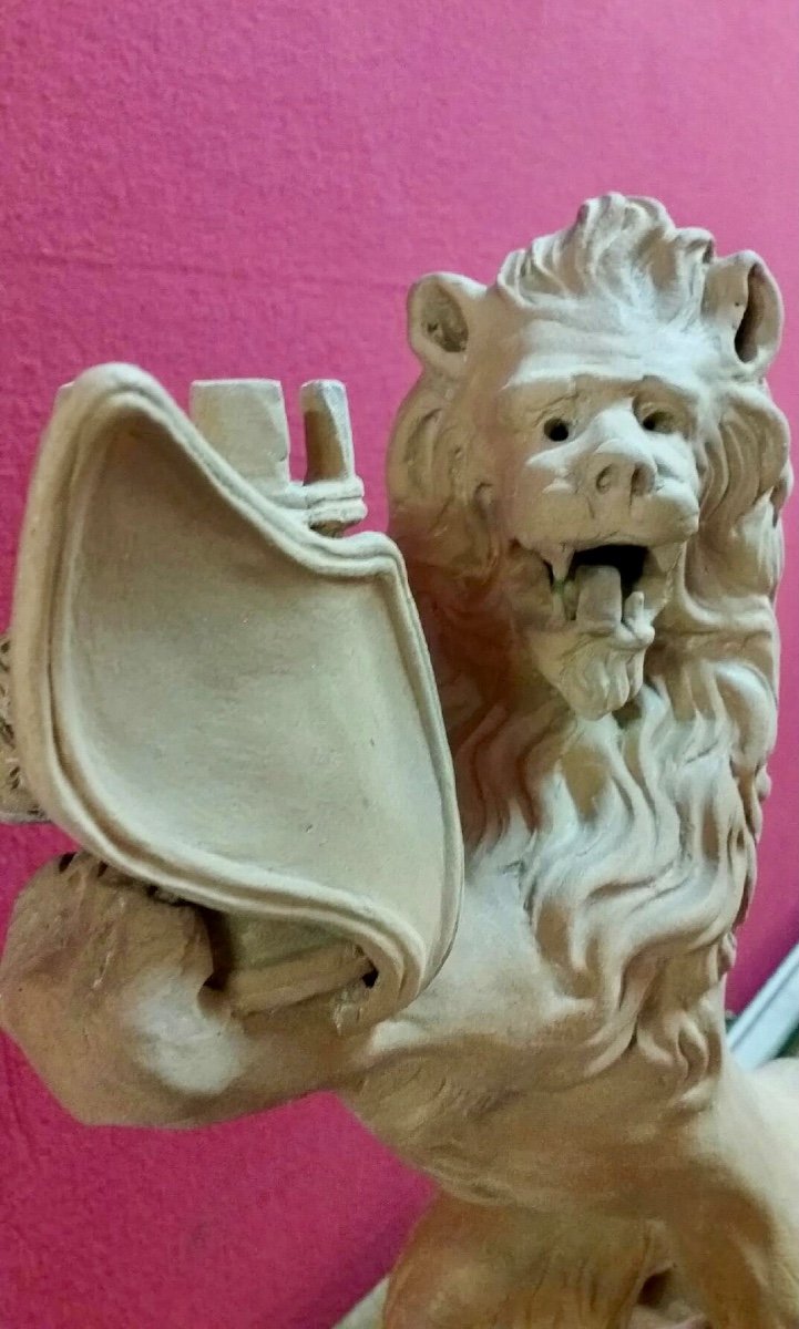 Heraldic Lion-photo-2