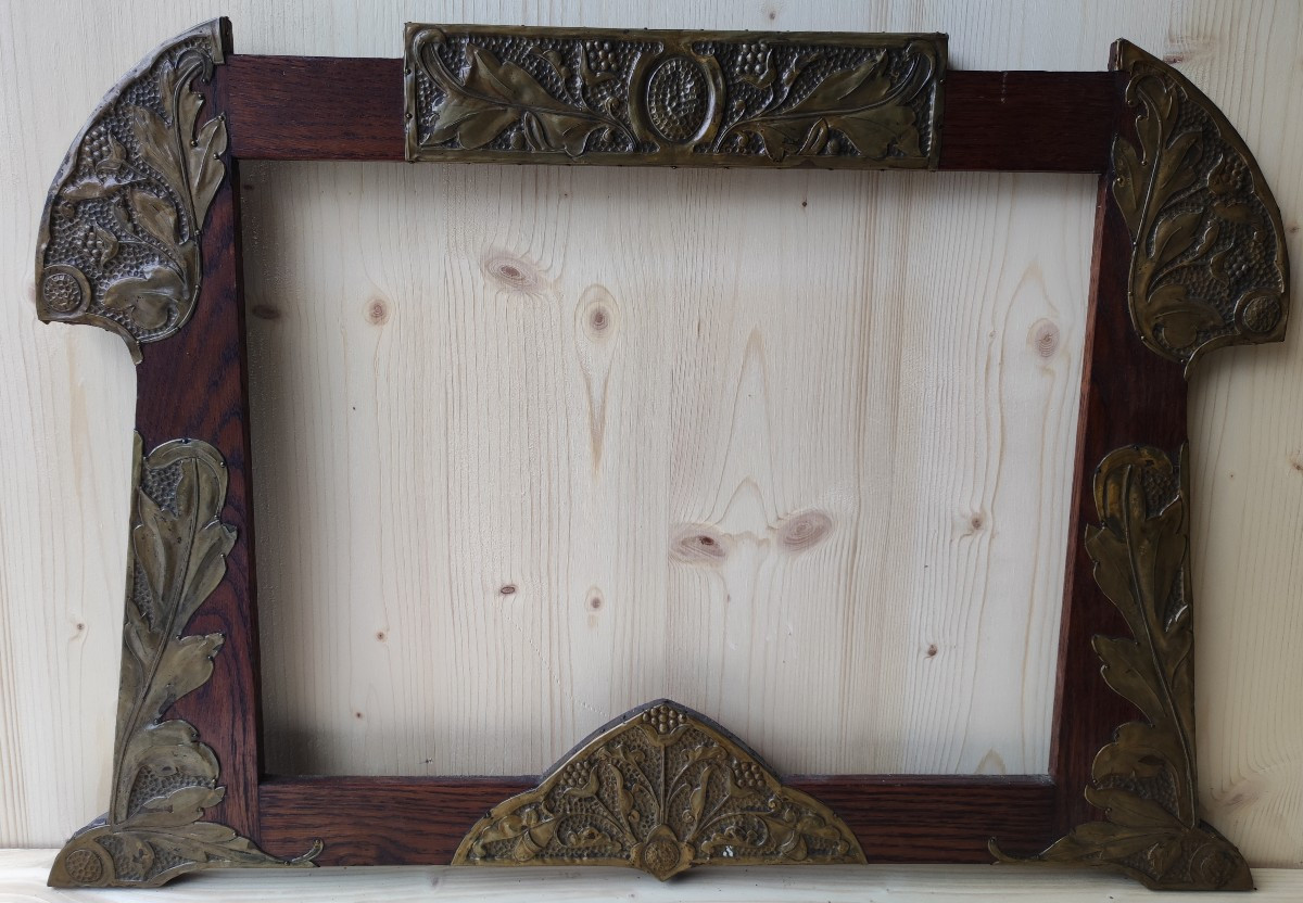 ancien cadre art nouveau bois et laiton repoussé feuillure 42 cm x 32 cm 