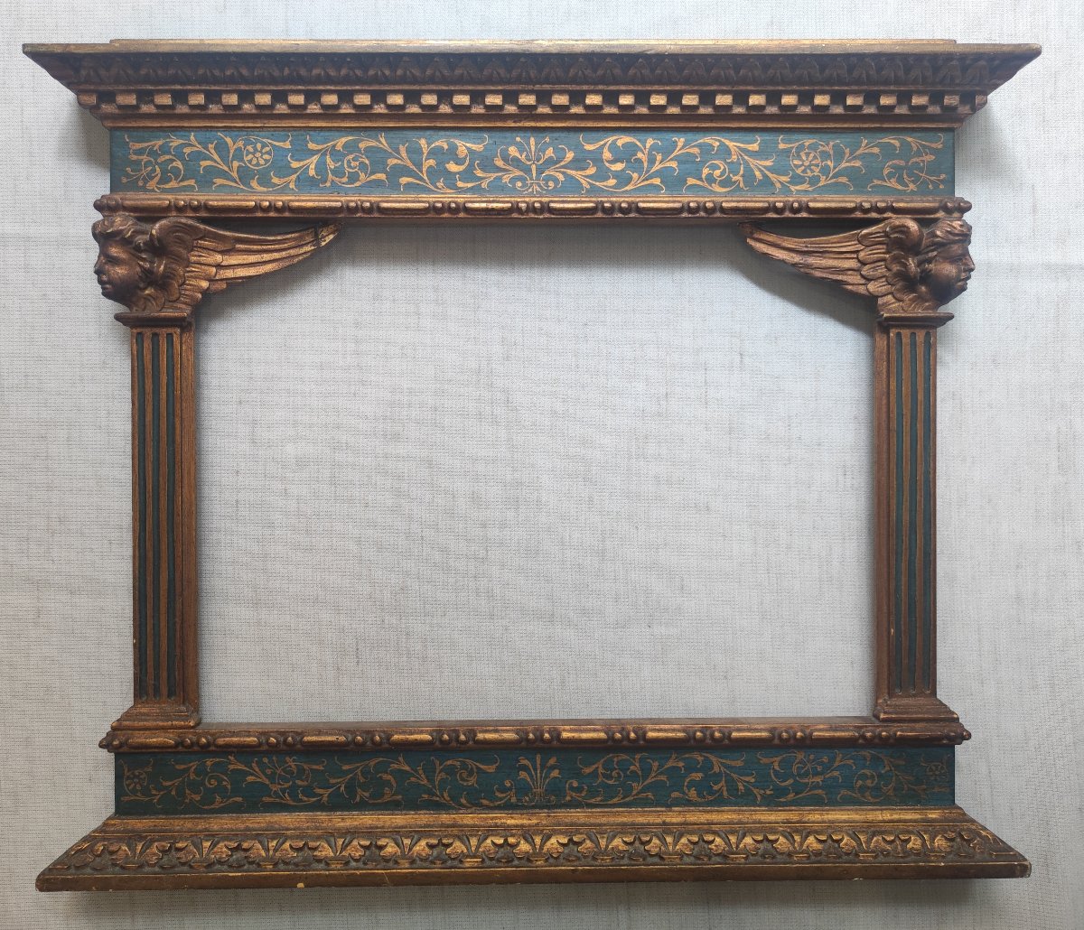 Cadre tabernacle style gothique - renaissance feuillure 35 cm x 26 cm decor anges