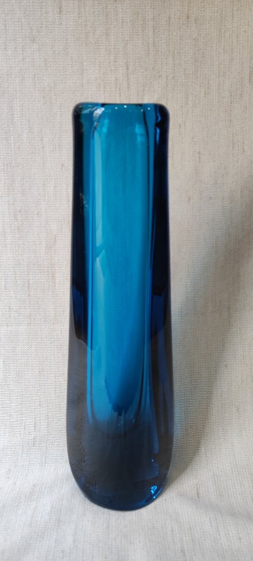 Vase Daum cristal bleu signé 