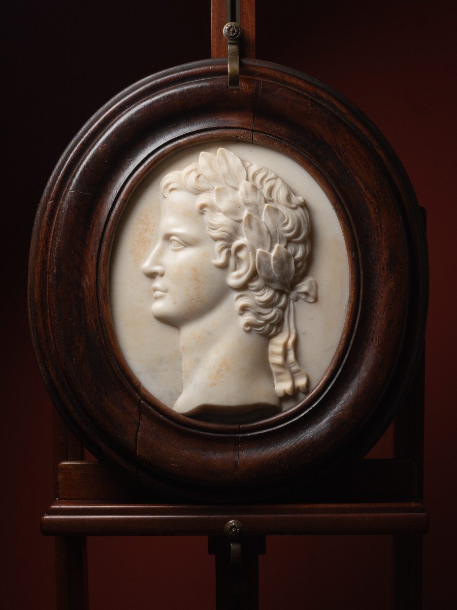 Pair Of Marble Medallions Depicting The Roman Emperors Caesar And Augustus, In The Manner Of Giambattista Foggini-photo-2