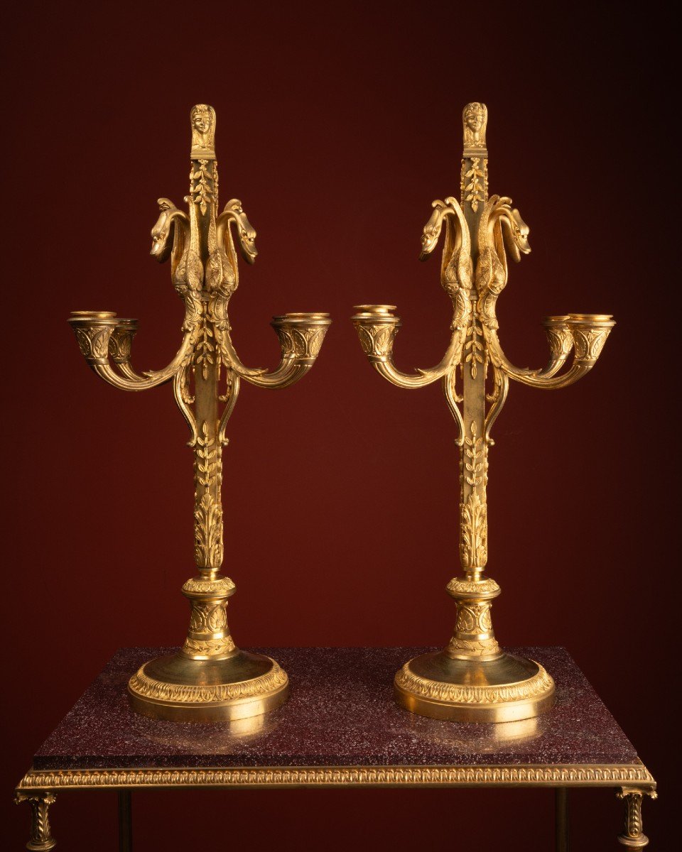 Candélabres égyptomanes avec figures de cygnes-photo-1