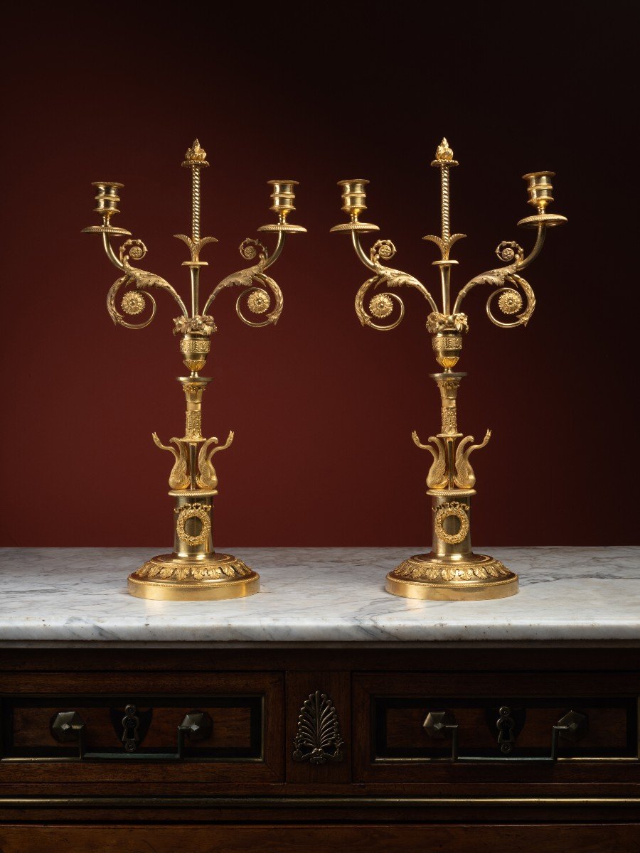 Candélabres-flambeaux d'époque Empire Russe Avec Figures De Cygnes Adossés.-photo-2