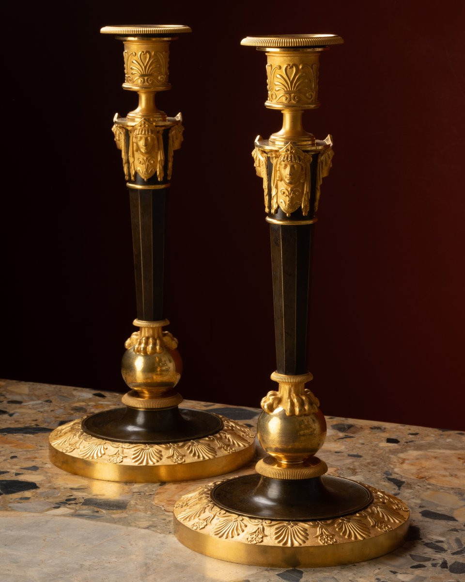 Paire de flambeaux « aux griffes » et masques antiques, attribués à Claude Galle-photo-2