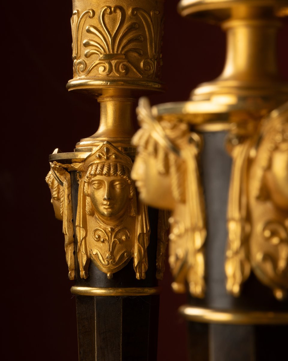 Paire de flambeaux « aux griffes » et masques antiques, attribués à Claude Galle-photo-3