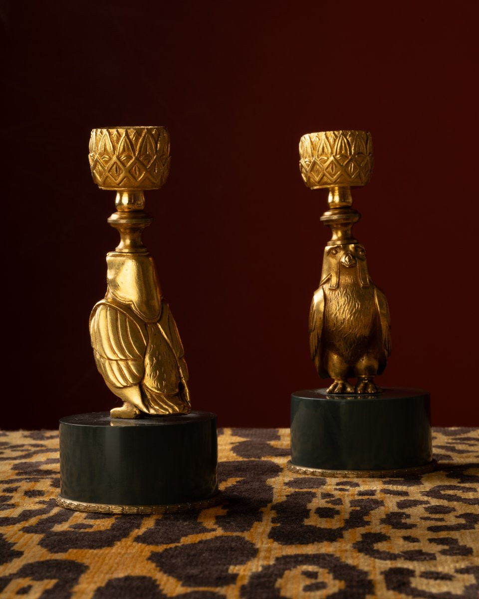 Paire de bougeoirs égyptomanes avec figure d'Horus et jaspe Kalgan-photo-2