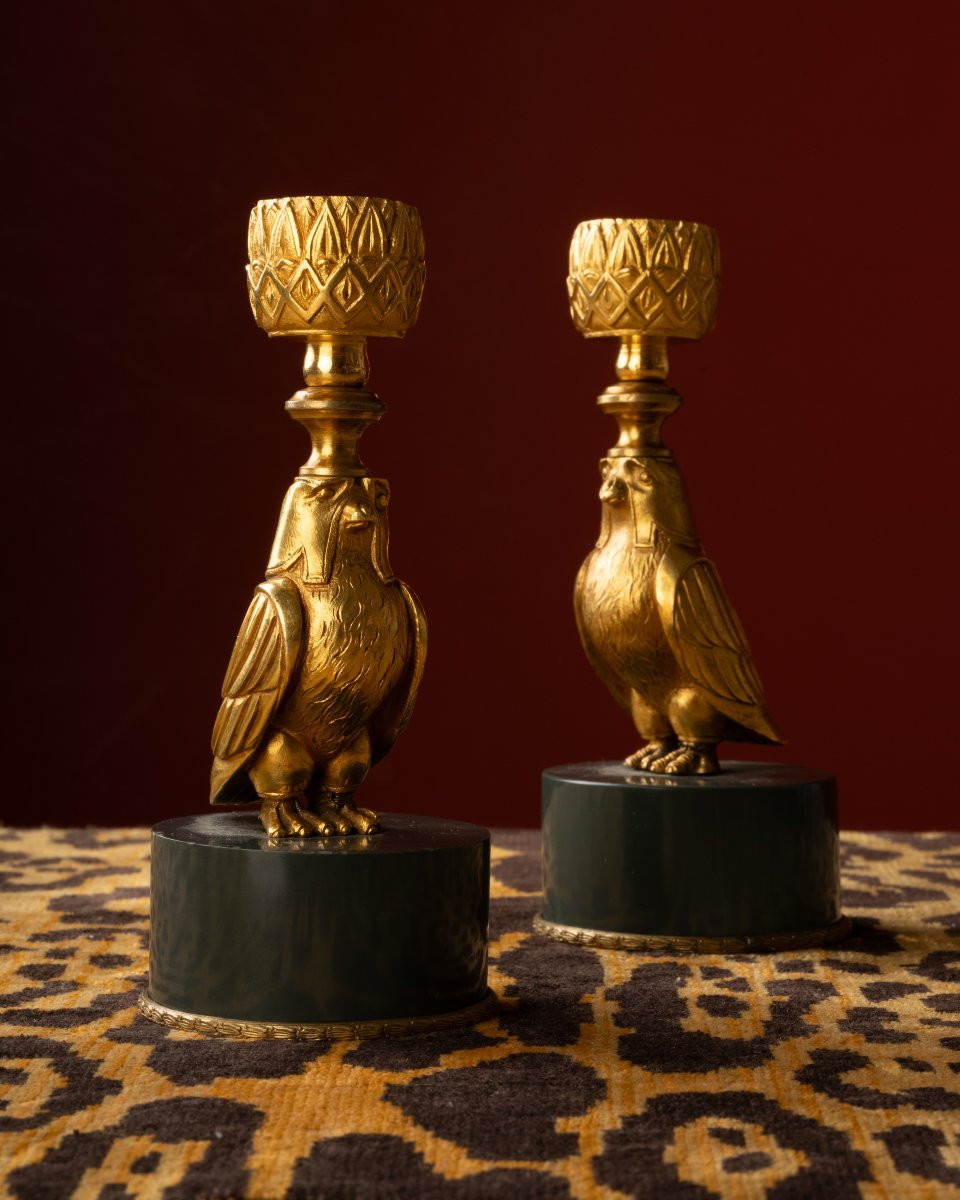 Paire de bougeoirs égyptomanes avec figure d'Horus et jaspe Kalgan-photo-2