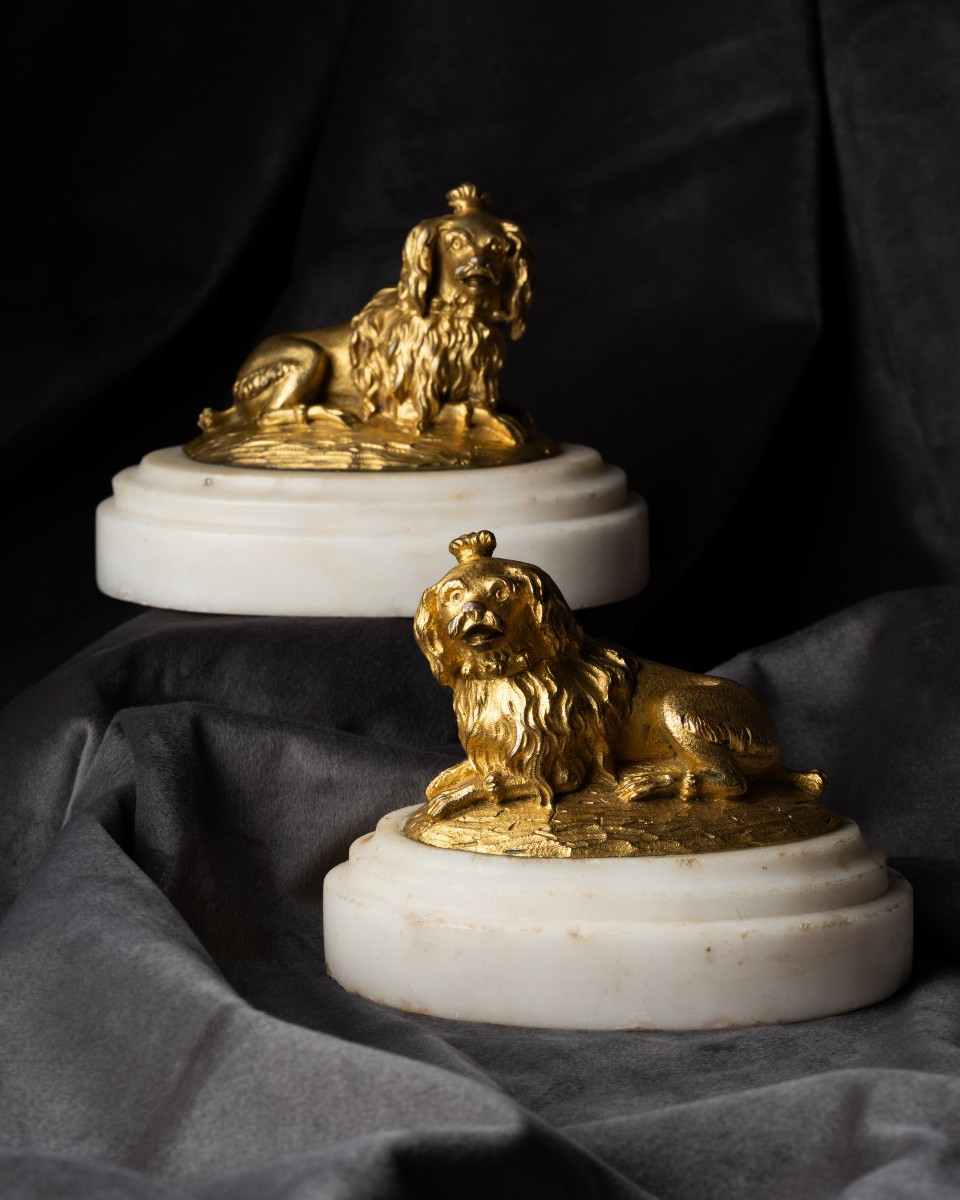 Deux chiennes en bronze doré dites de la Marquise de Pompadour