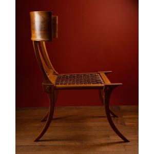 Paire de larges chaises klismos par Robsjohn-Gibbings et Saridis d’Athènes
