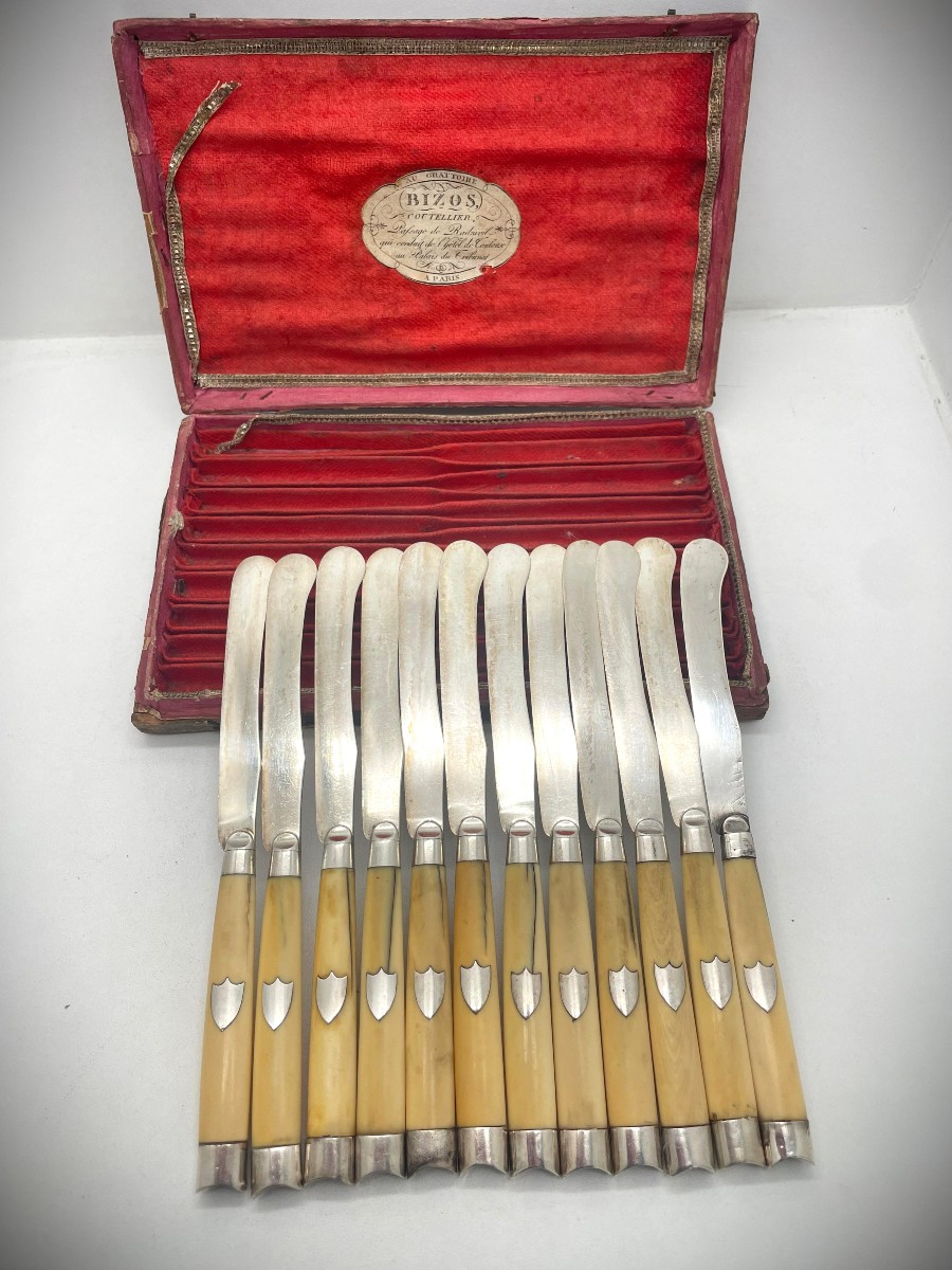 BIZOS coutelier du Roi , Suite de 12 couteaux argent 1798 