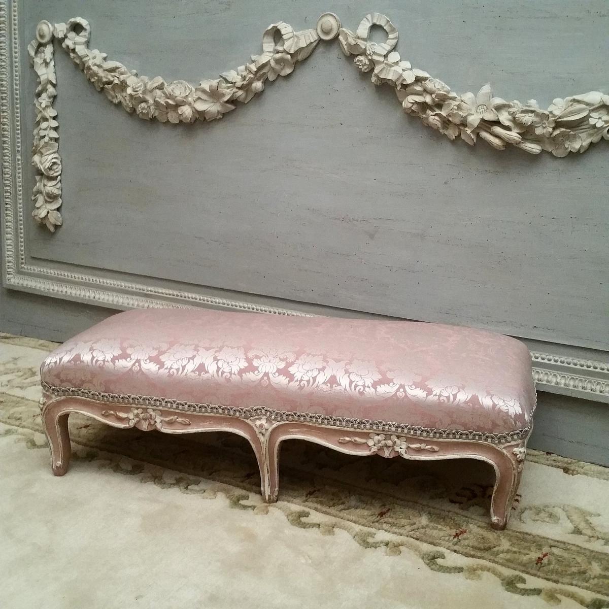 Banquette Basse Patinée De Style Louis XV