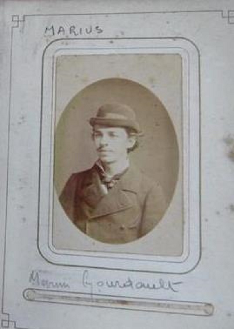 Marius Gourdault (1859 / 1935)  '' Les lavandières à Doëlan ''-photo-1