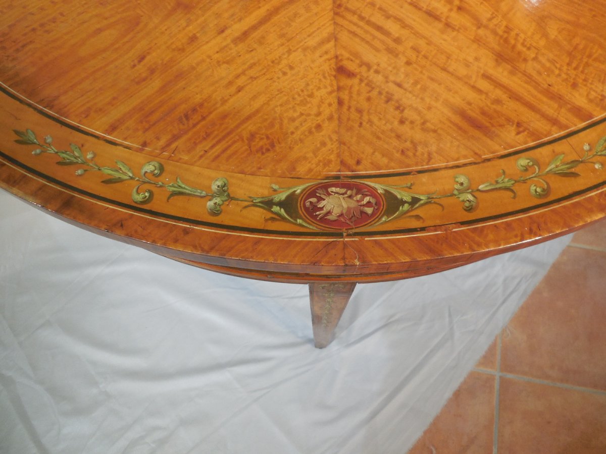 Table De Forme Ronde Marquetée Et Décorée En Trompe L’œil -photo-2