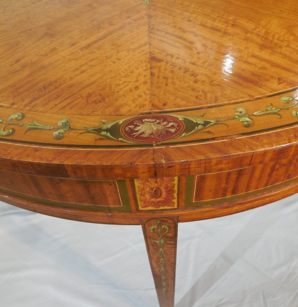 Round Table Inlaid And Decorated In Trompe l'œil-photo-3