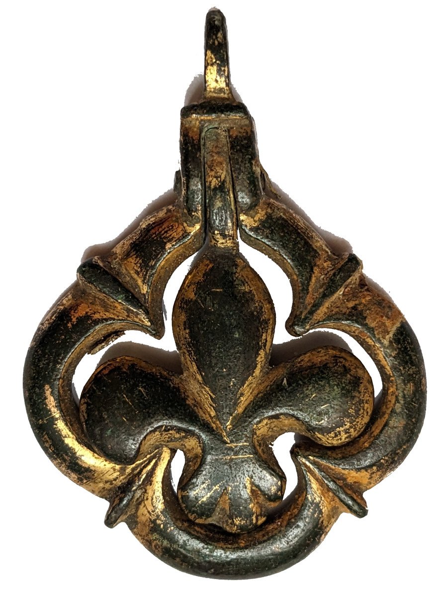 Quatrefoil Or Vervelle Pendant With Fleur-de-lys From The 14th Century