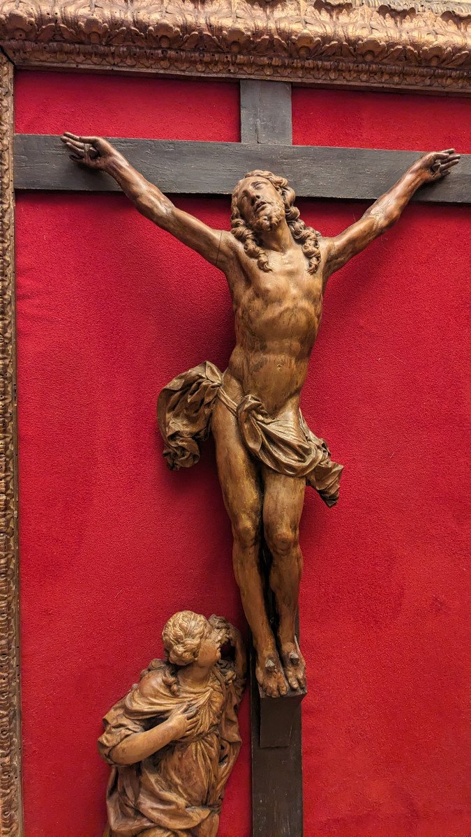 Crucifix encadré en bois de Sainte-Lucie, école de Nancy vers 1700-photo-3