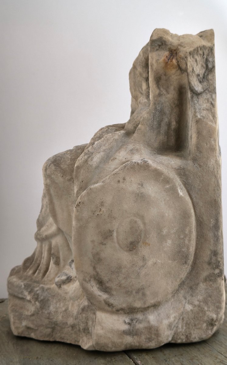 Statuette en marbre de Roma, 2ème siècle ap. J-C.-photo-1