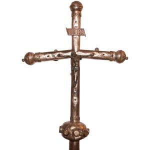 Croix de procession en bronze argenté du début du XVIe siècle
