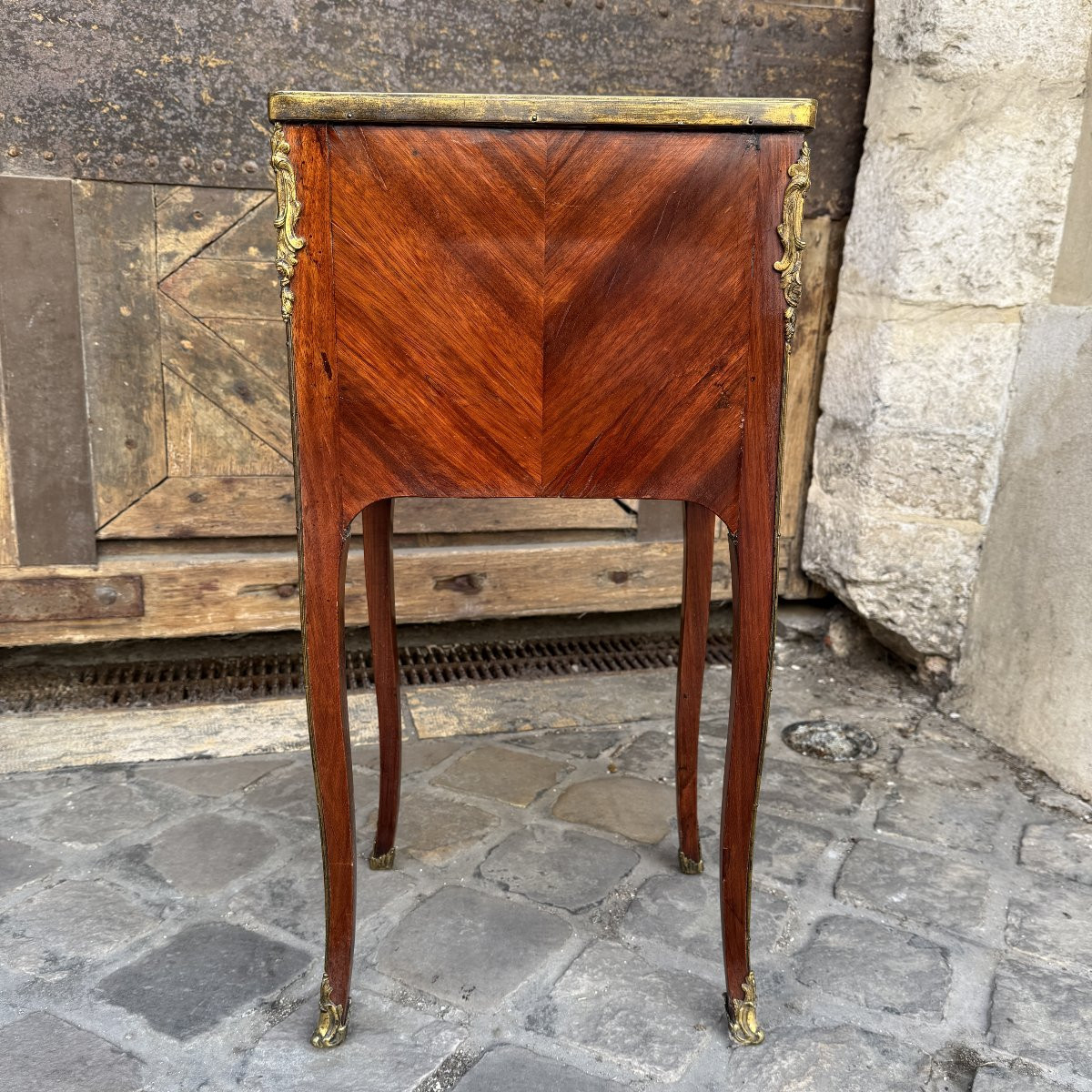 Between Two Furniture-photo-2