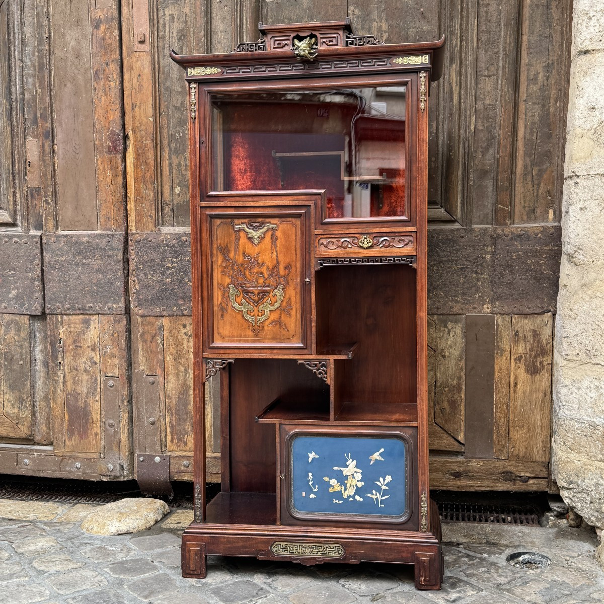 Vitrine Asiatique dans le gout de Viardot (1830-1906)