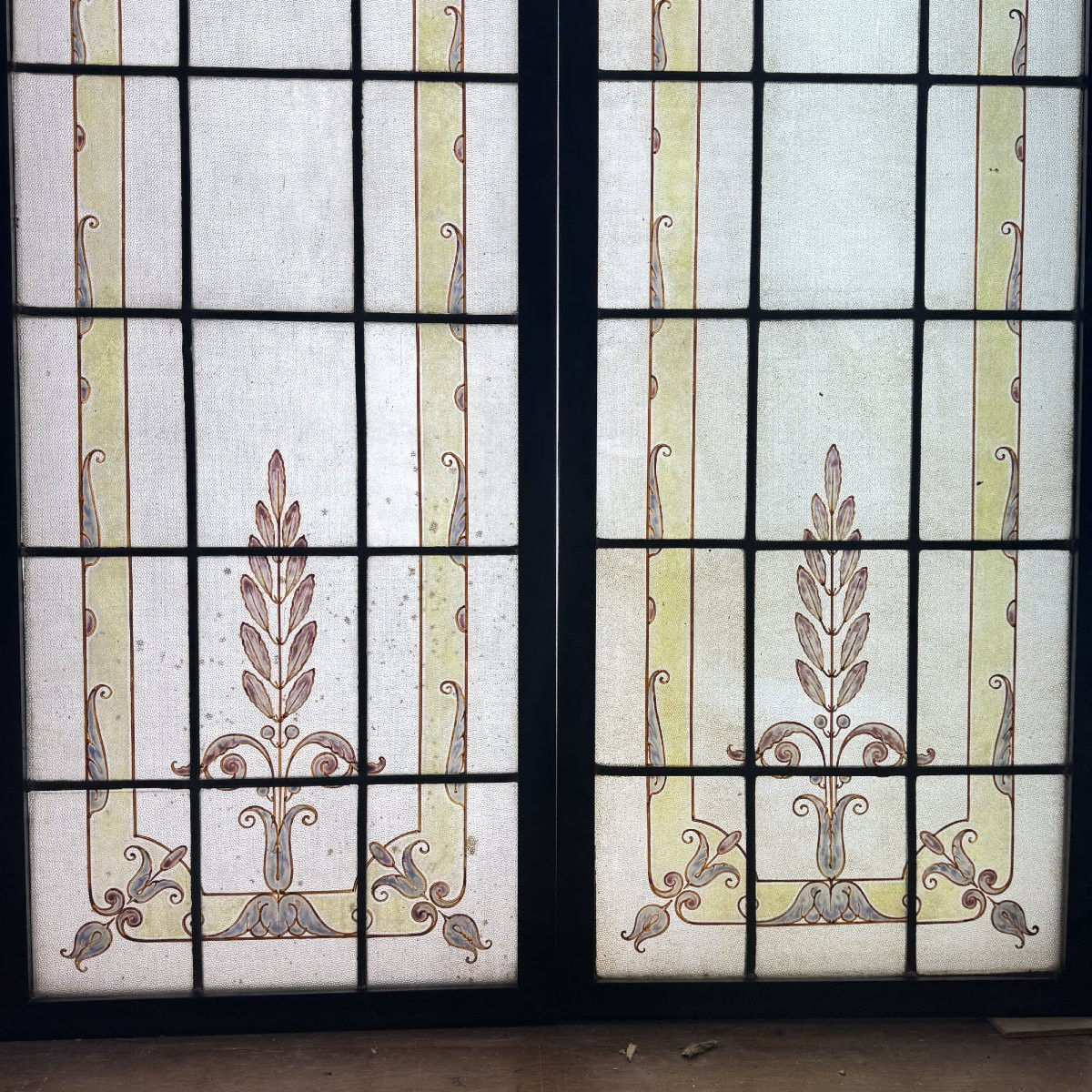 Antique Stained Glass Window (h182 X W172)-photo-1