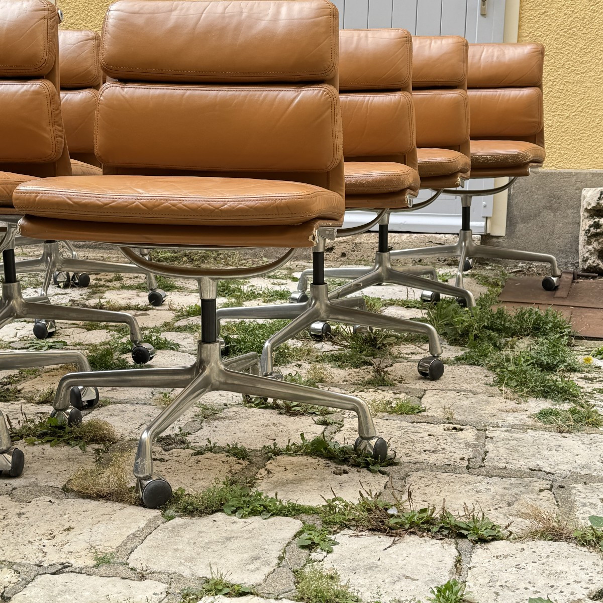 8 Fauteuils Charles et Ray Eames édition Hermann Miller-photo-3