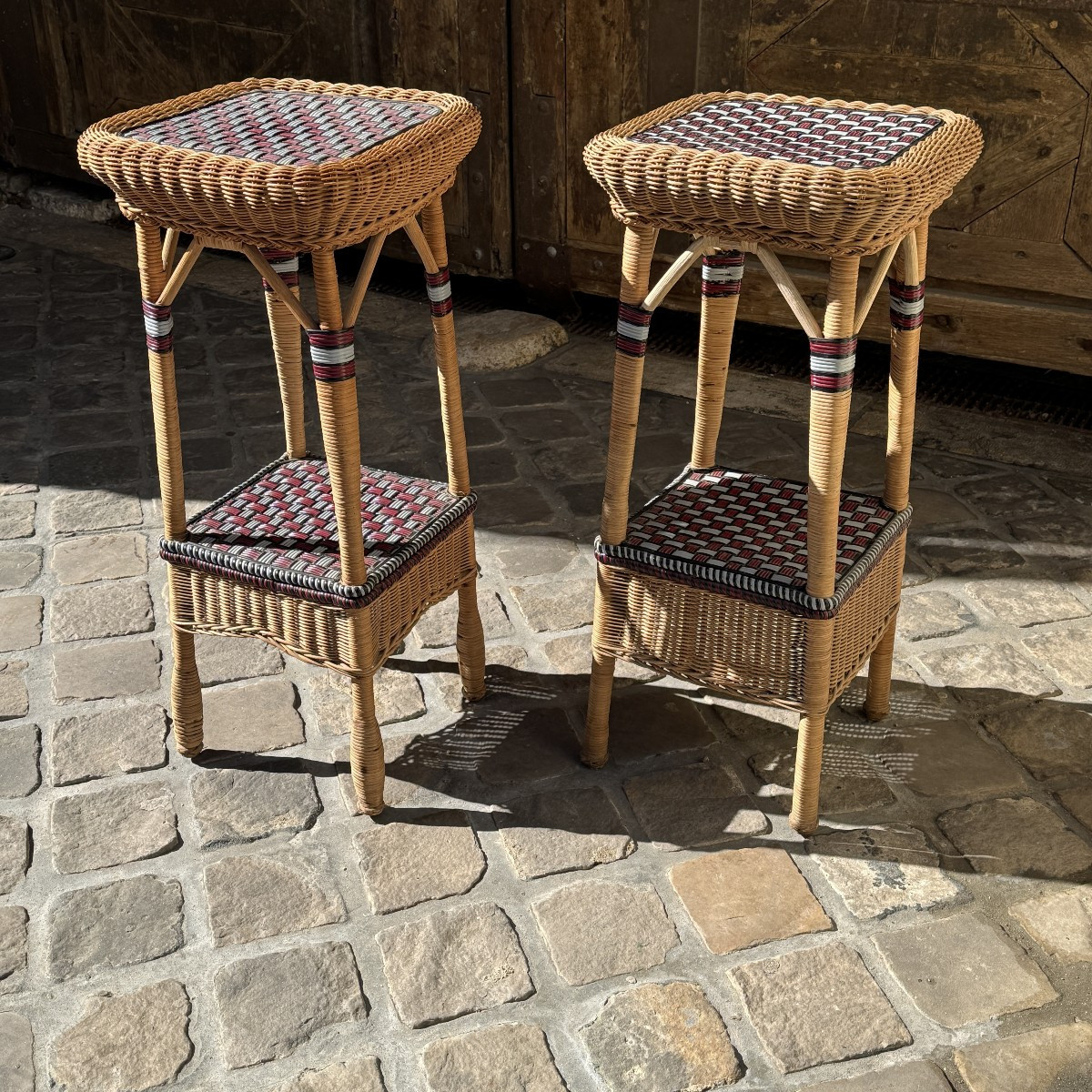 Paire de sellettes en rotin