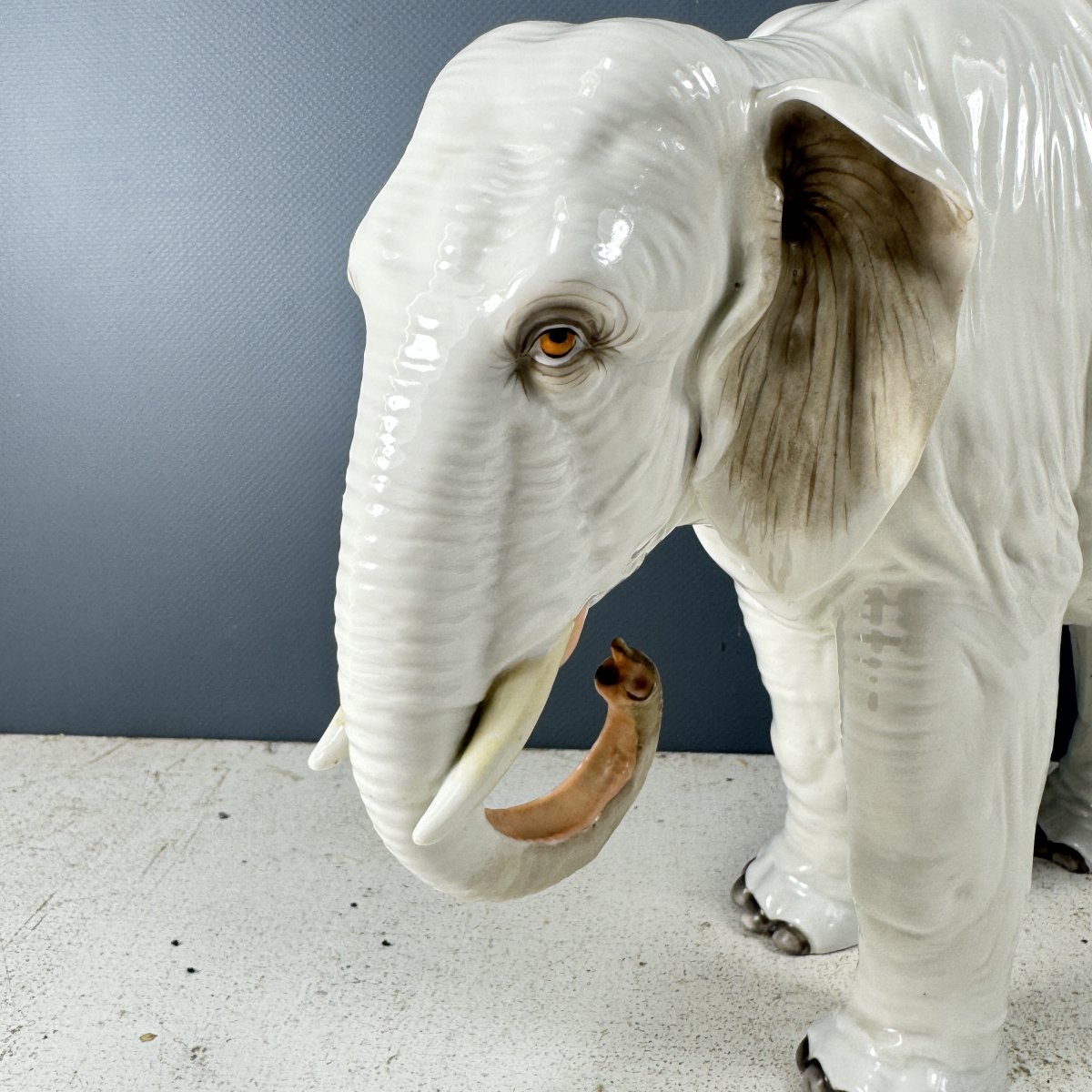 Eléphant en porcelaine blanche Maison Samson, Paris-photo-2