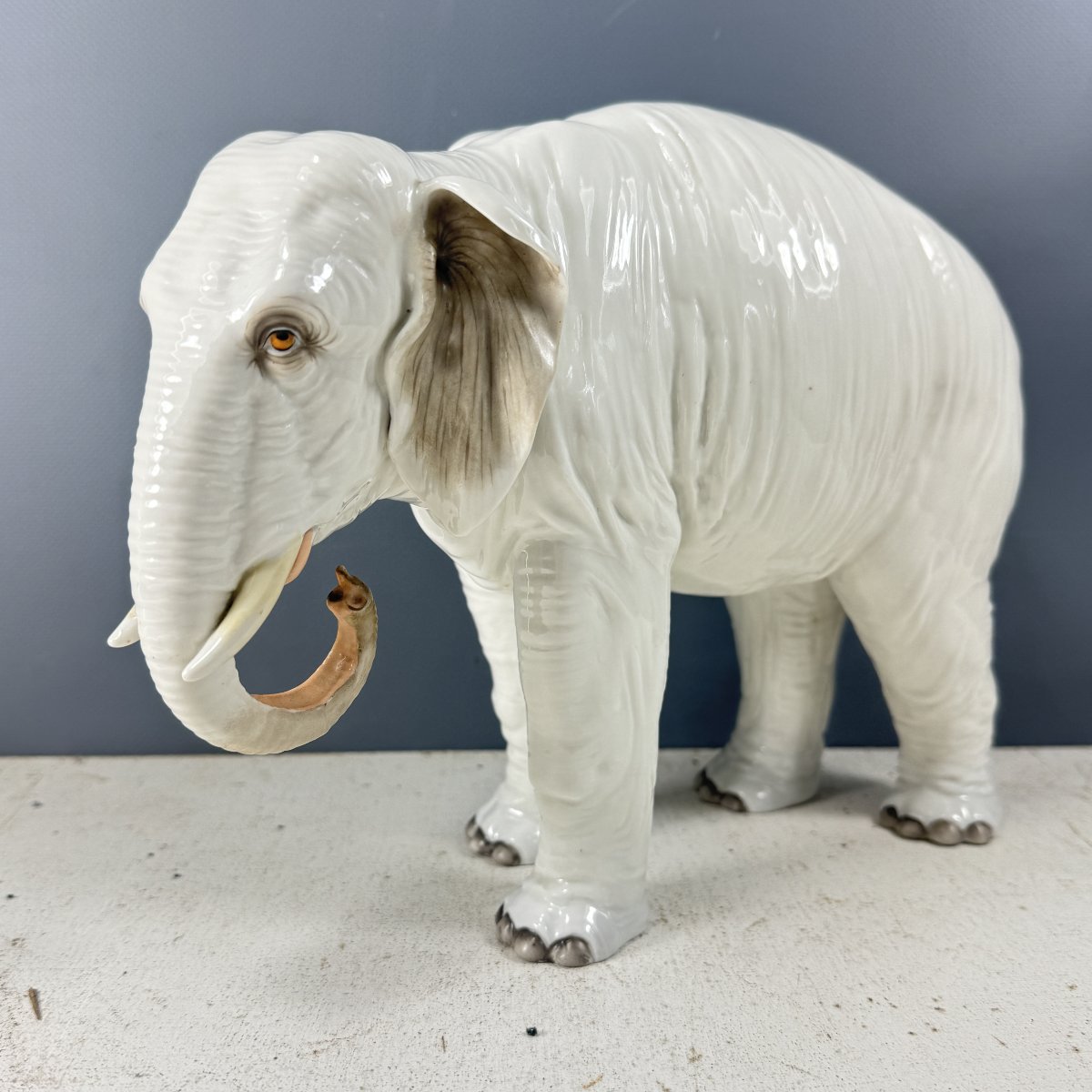 Eléphant en porcelaine blanche Maison Samson, Paris