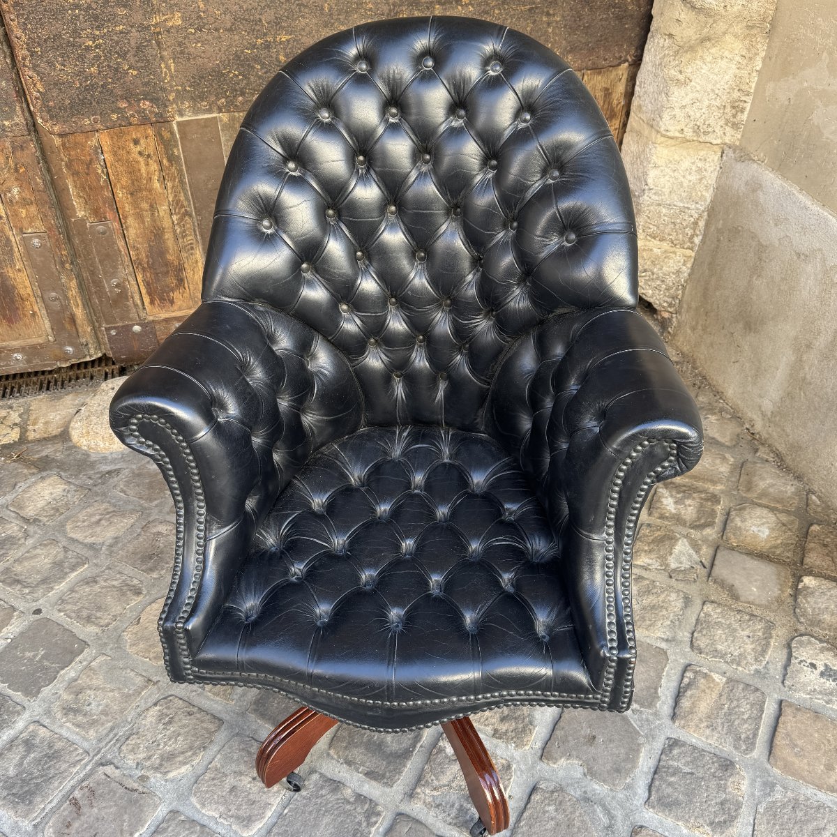 Black Leather Upholstered Office Chair-photo-2