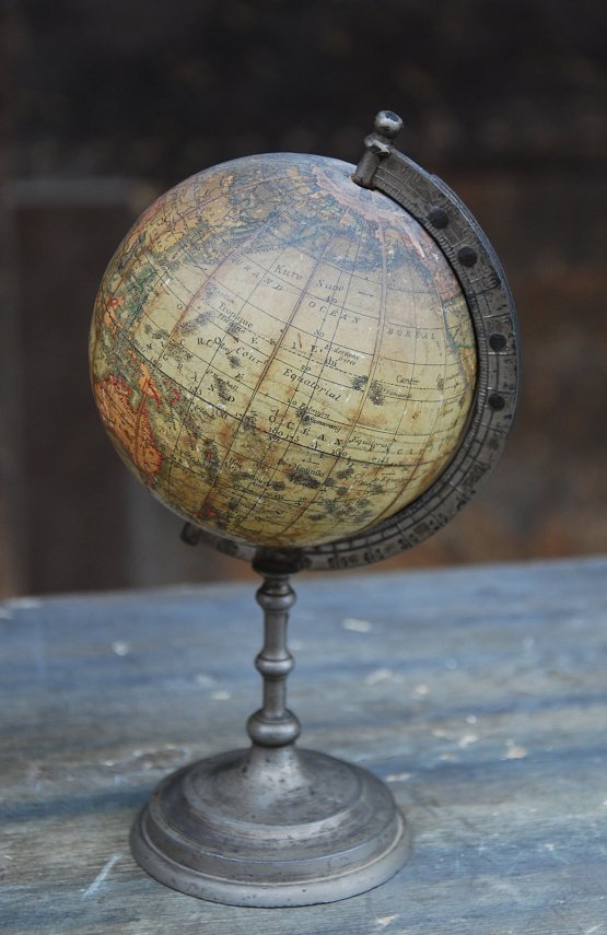 Petit Globe Terrestre Lebègue