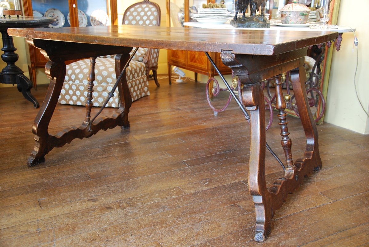 Table Espagnole En Noyer Epoque 17ème