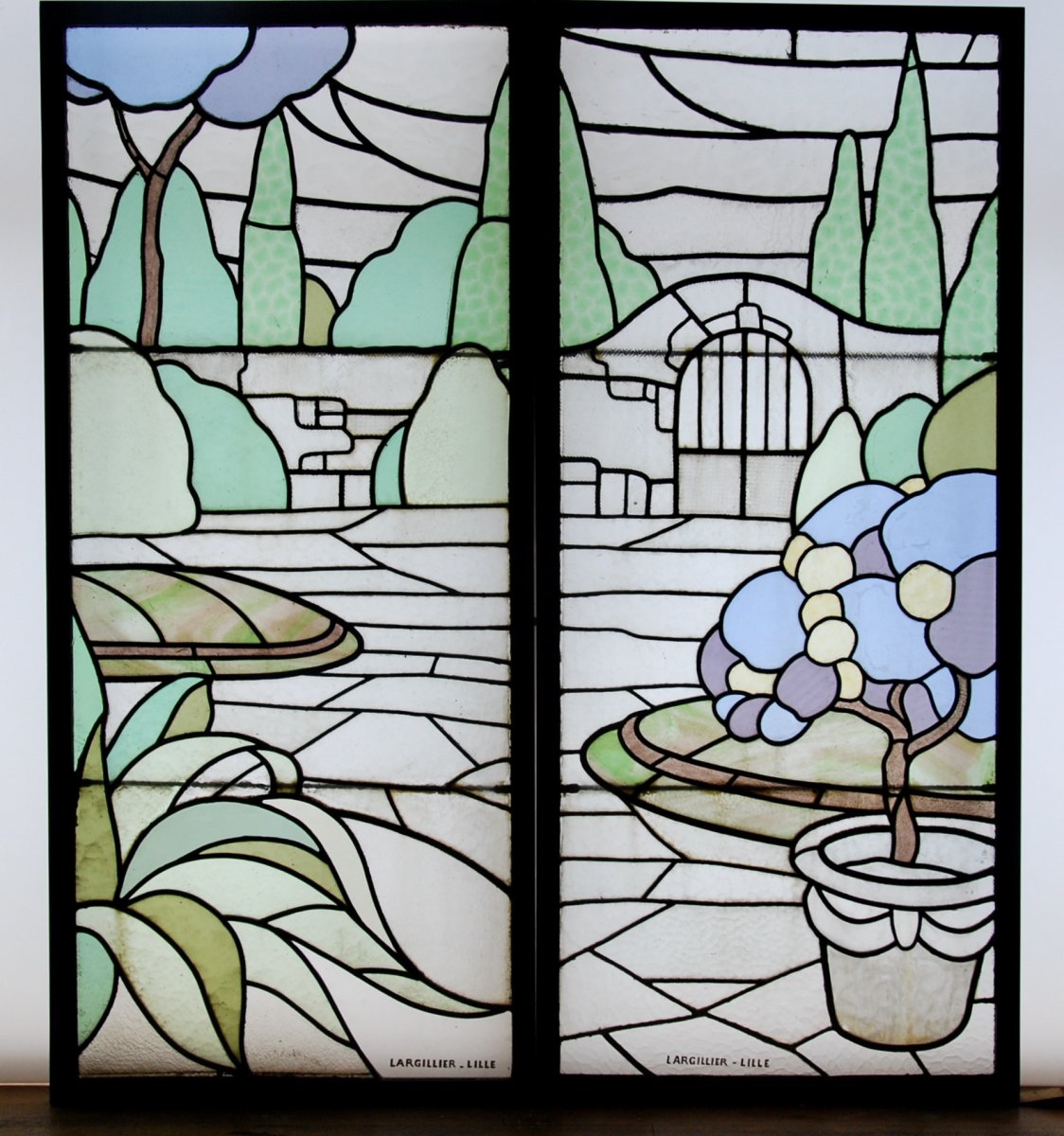 Stained Glass Art Deco Largillier V120