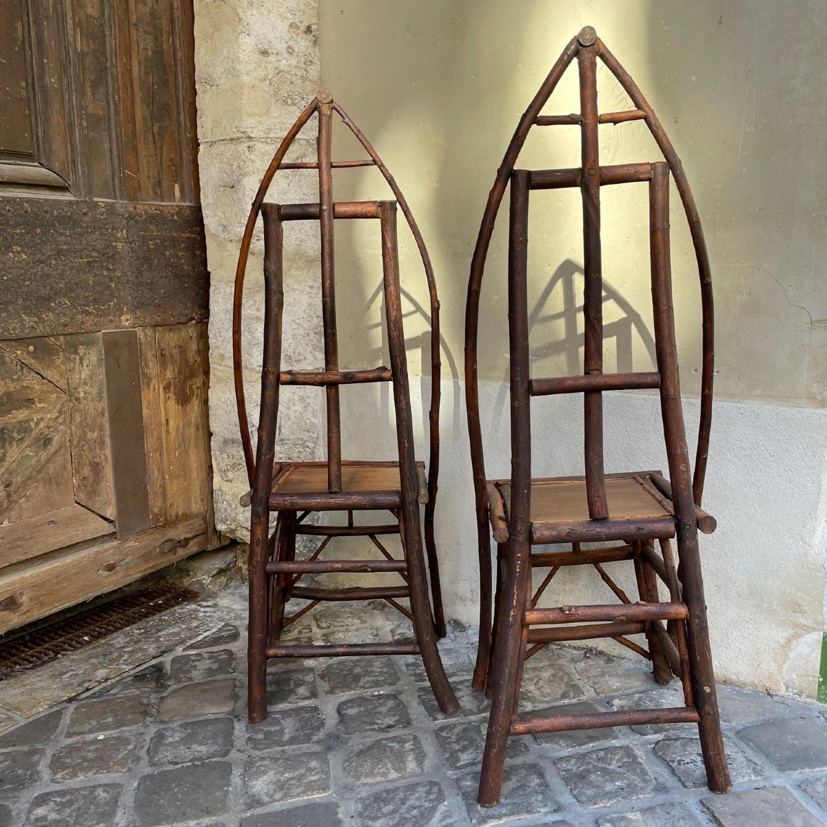 Paire de chaises esprit gothique en bois de noisetier-photo-2