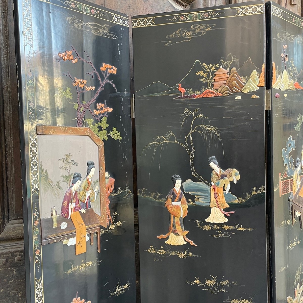 Lacquer Screen-photo-3