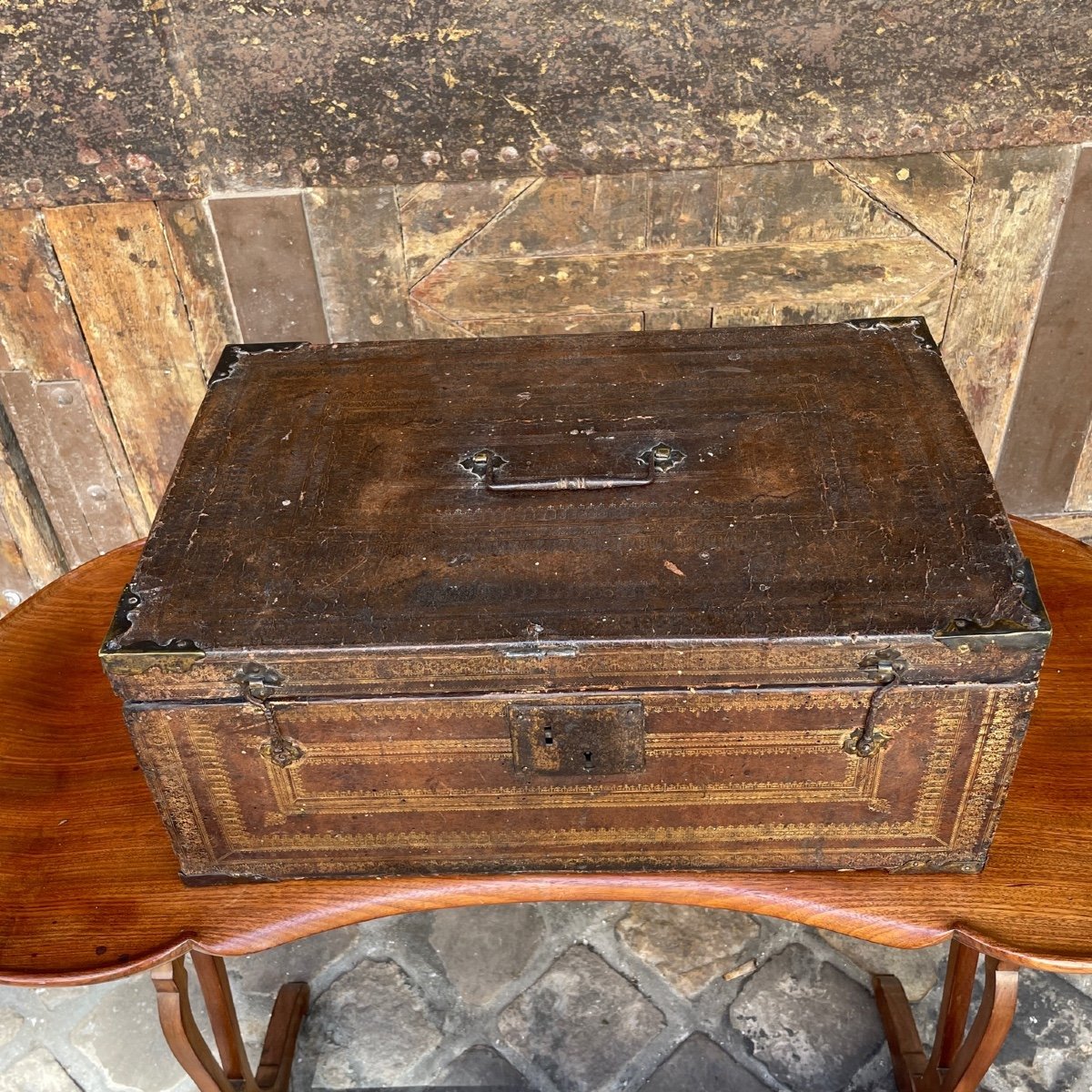 17th Century Leather And Metal Box-photo-4