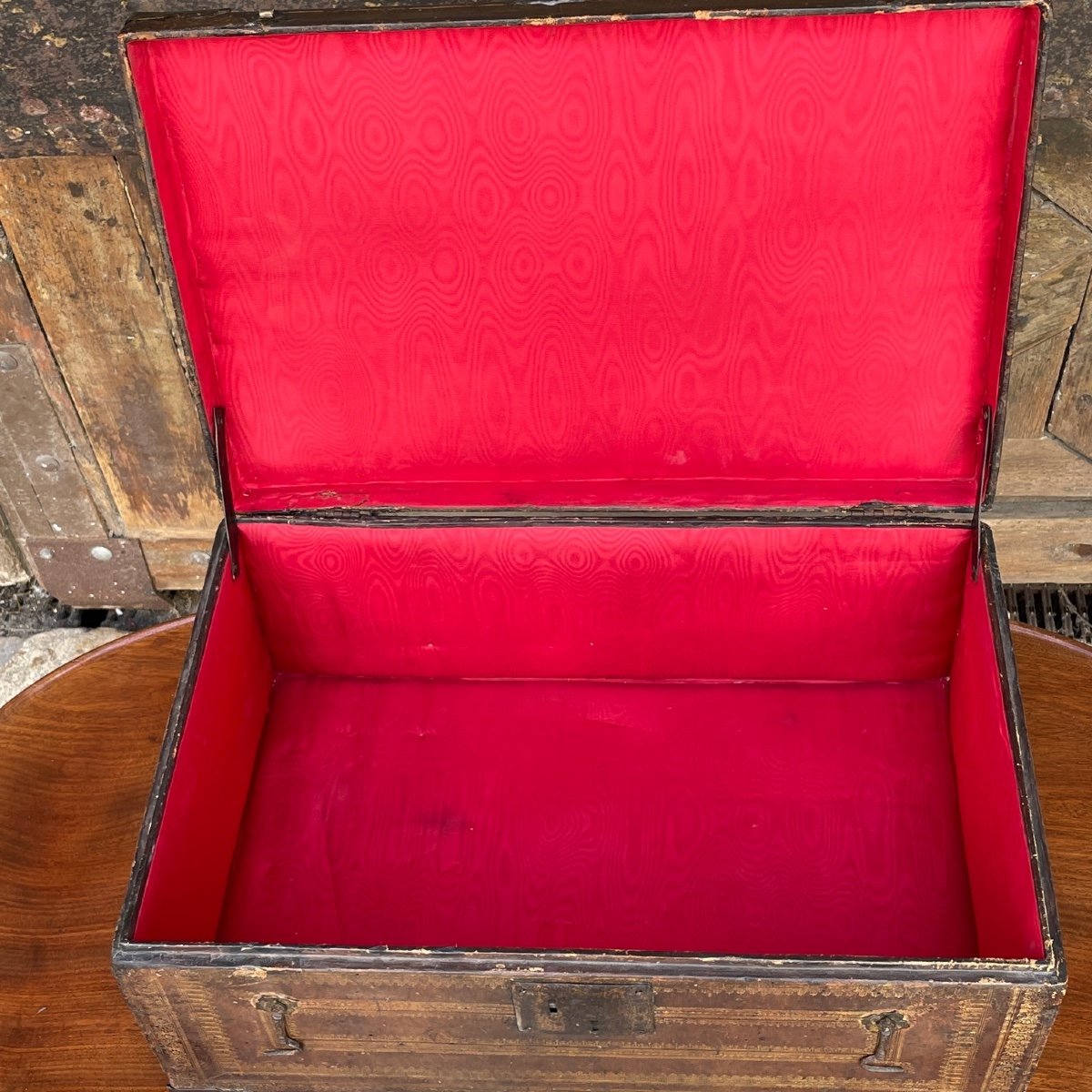 17th Century Leather And Metal Box-photo-2