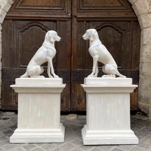 Paire De Chiens En Bois Sur Socle